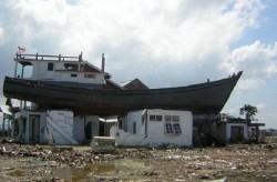 kapal-sunami-aceh.jpeg